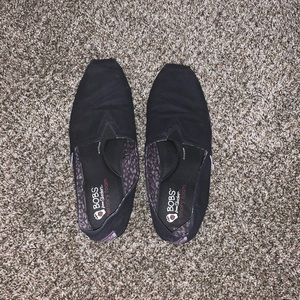 Black Bob flats